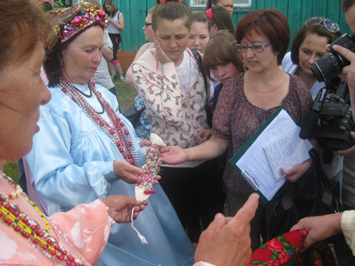 Изучение мордовского костюма
