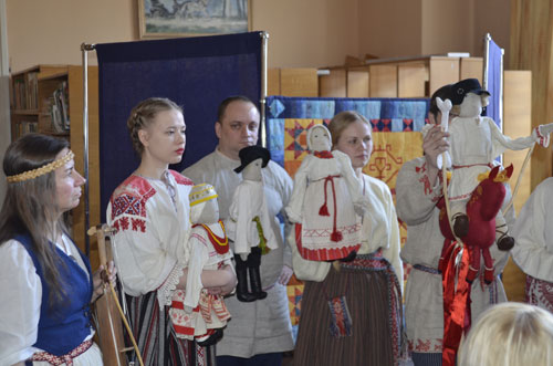 Участники кукольного спектакля